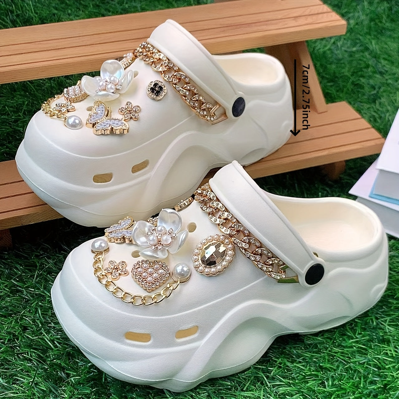 Fashionable And Trendy Women'S EVA Slip-On Shoes for Summer, Featuring Versatile And Stylish Hole Designs. The Shoes Are Adorned with White Five-Petal Flower Butterflies And Rhinestone Chains, Making Them Suitable for Home, B